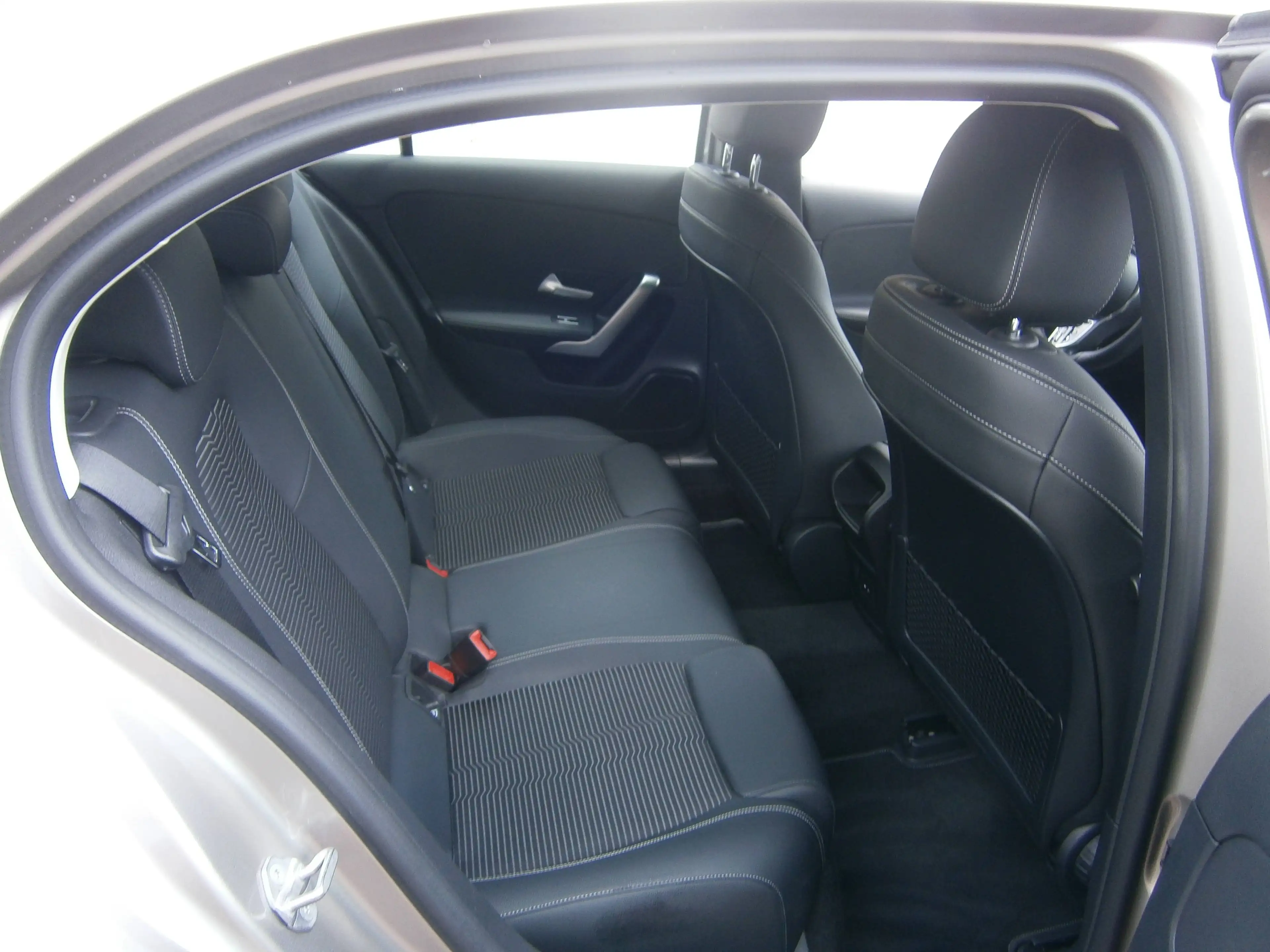 Mercedes-Benz A 180 A-Klasse 7G-DCT Edition 1 — photo 6