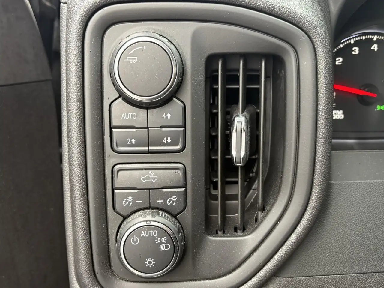 Chevrolet Silverado 1500 снимка Chevrolet Silverado 1500