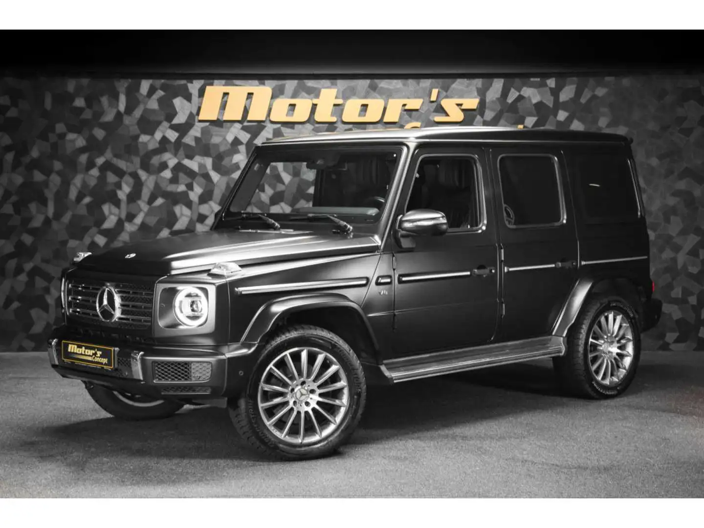 Mercedes-Benz G 500 V8 Zwart - 1