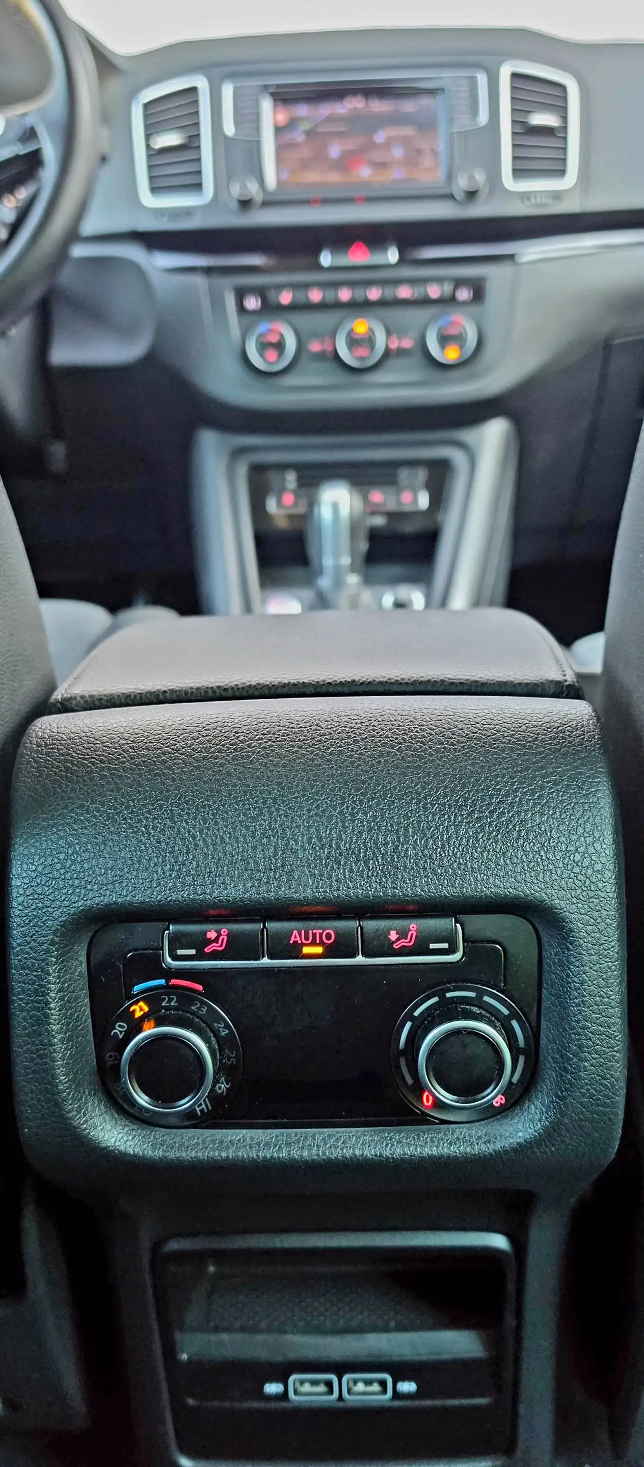 Volkswagen Sharan Highline — photo 11