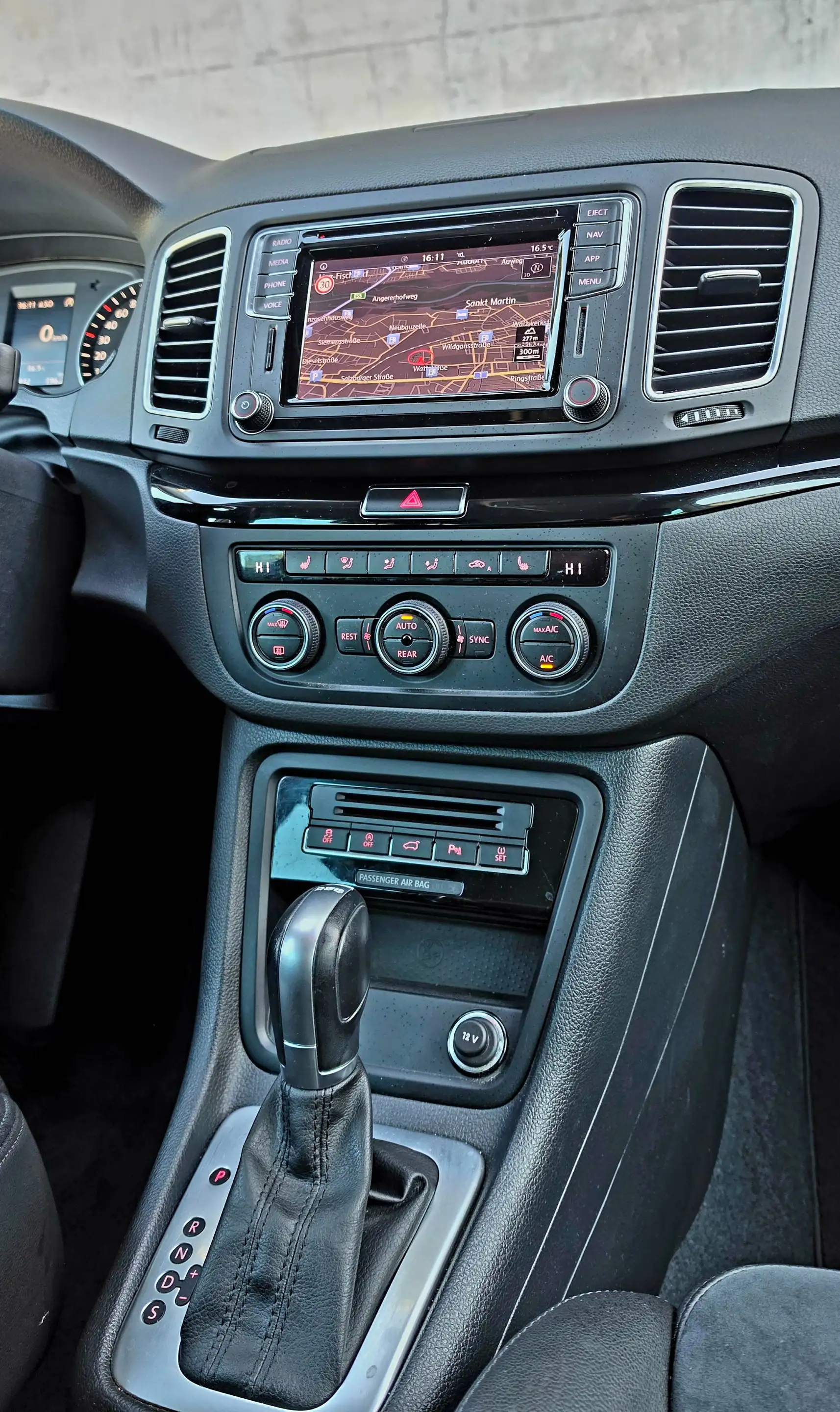Volkswagen Sharan Highline — photo 10