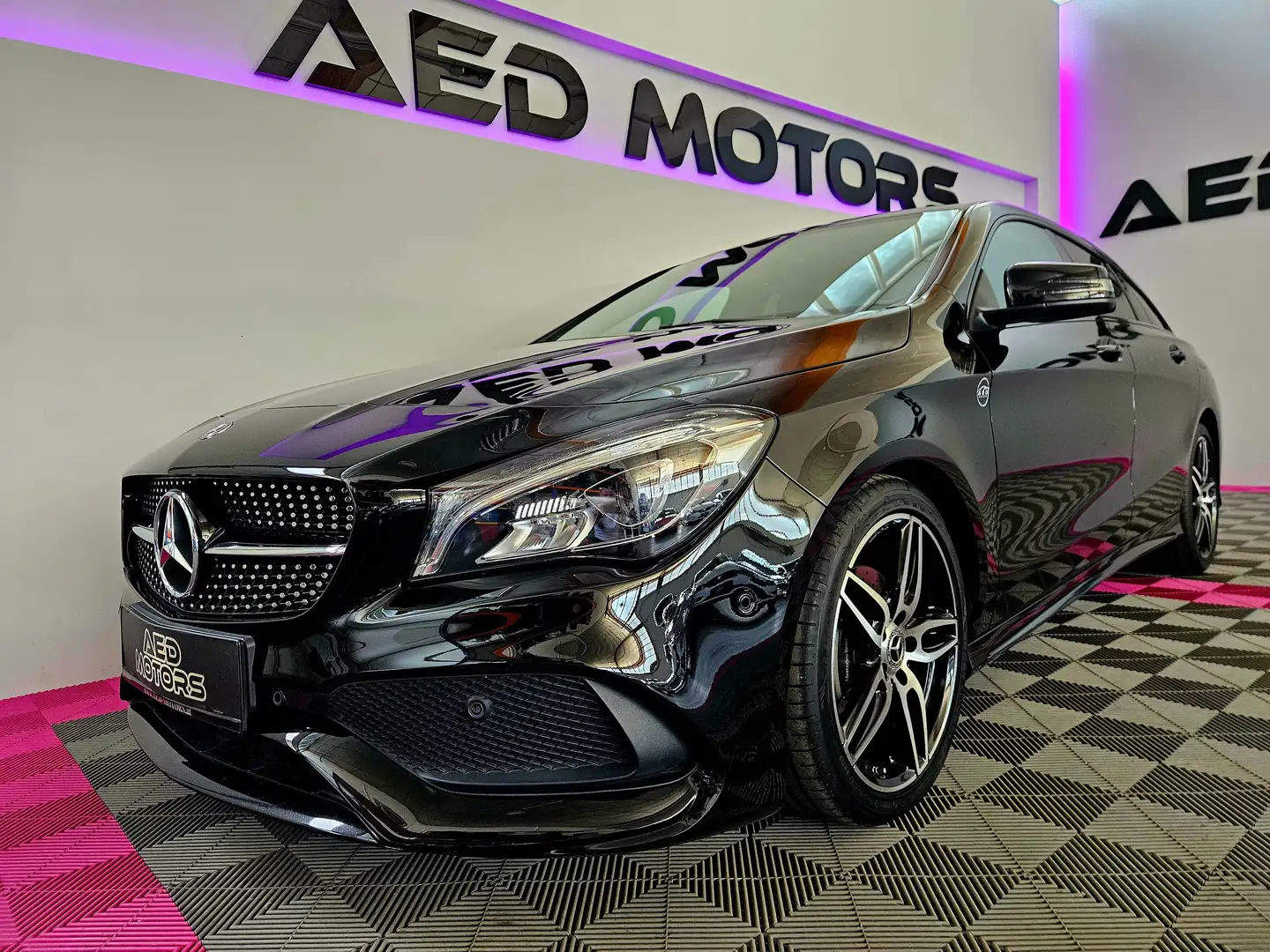 Mercedes-Benz CLA 180 CLA 180 AMG PAKET Schwarz - 2