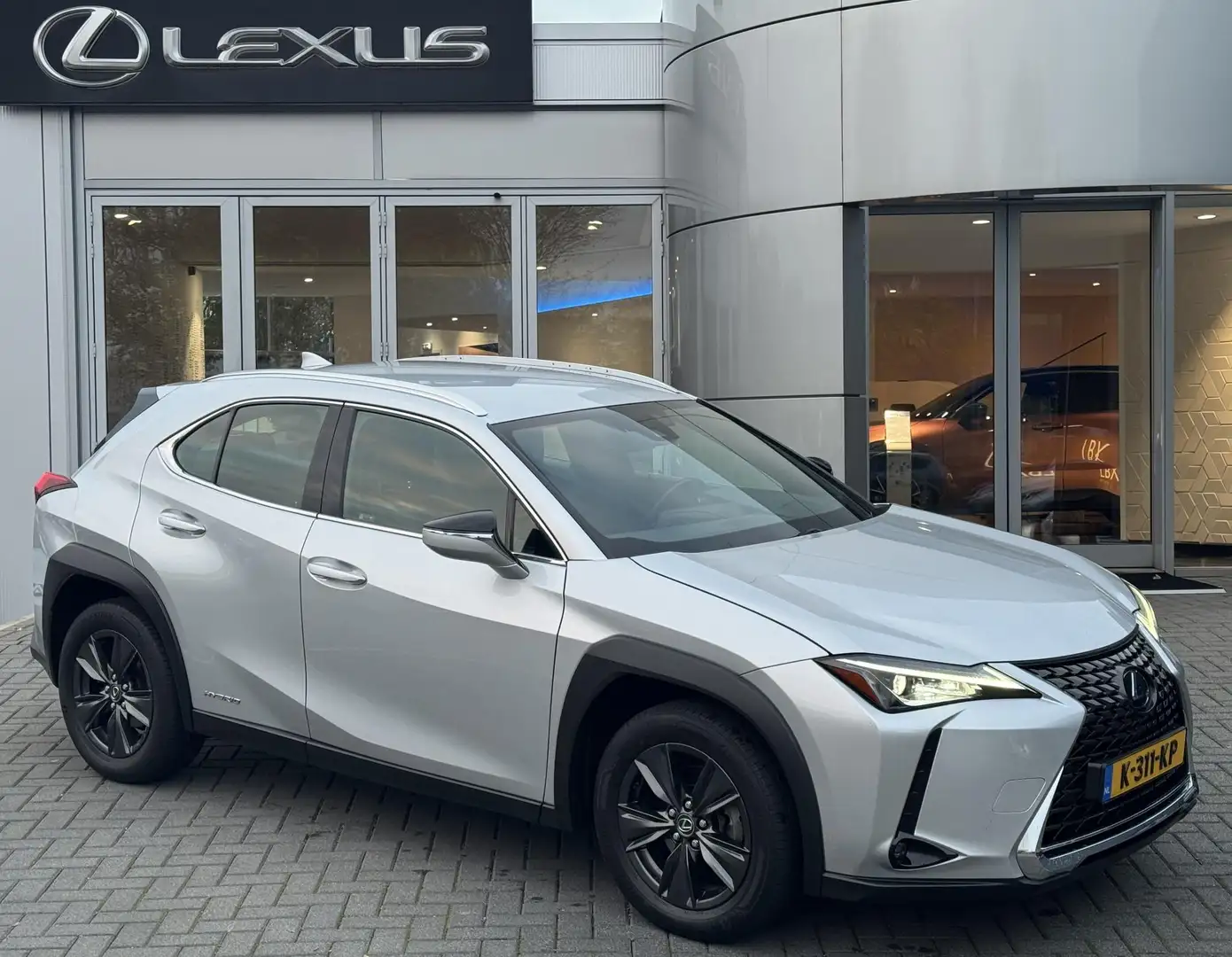 Lexus UX 250h Comfort Line TREKHAAK KEY-LESS NAVI CARPLAY AD-CRU Grau - 1