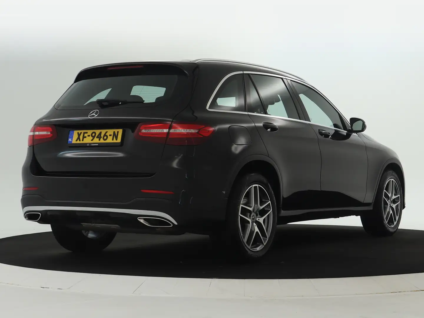 Mercedes-Benz GLC 250 4-MATIC AMG Sportpakket | Trekhaak | Stoelverwarmi Zwart - 2
