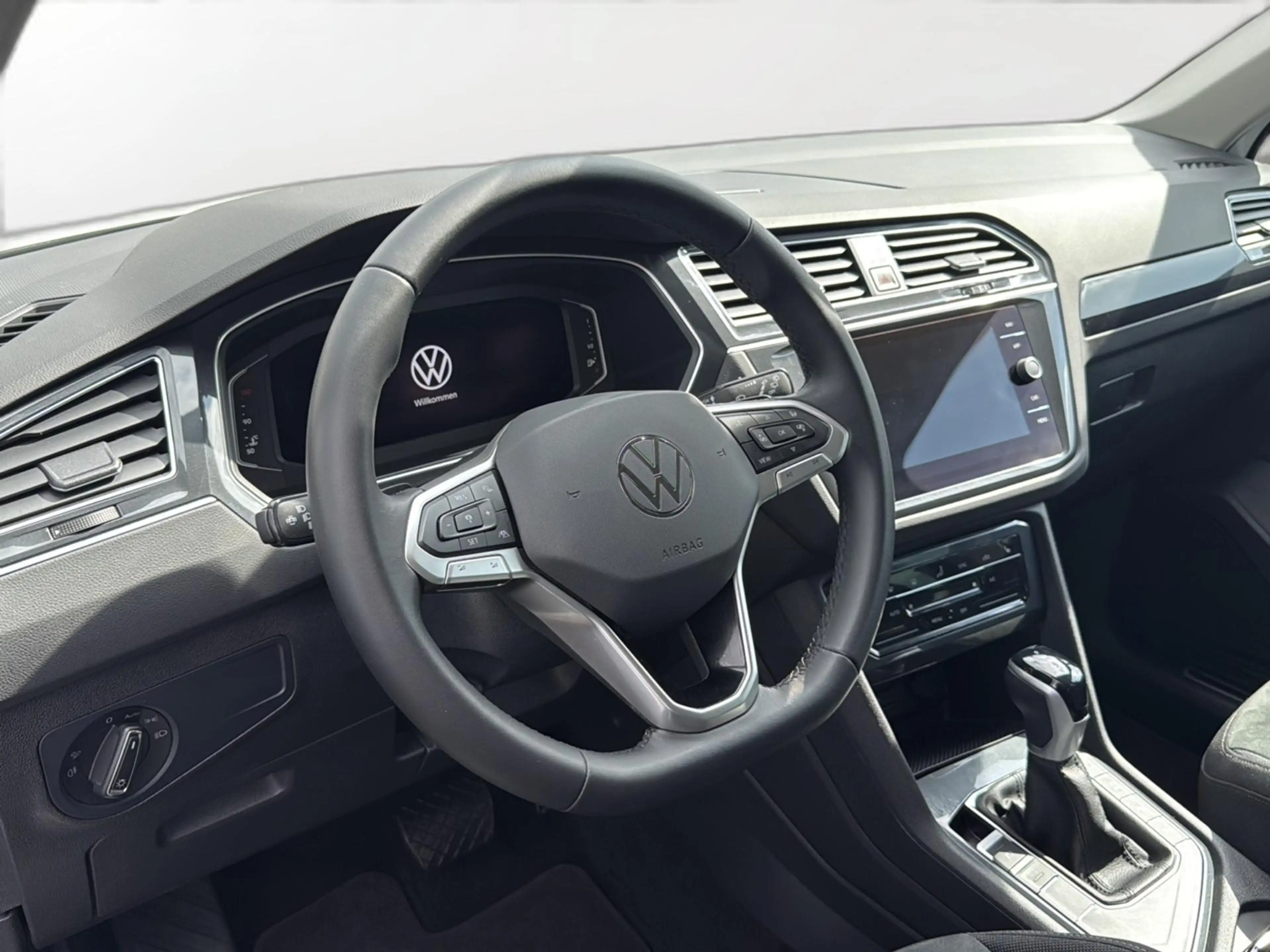 Volkswagen Tiguan 1.5TSI Elegance ACC+VIRTU+SHZ+IQ-D+AMBIEN — photo 11