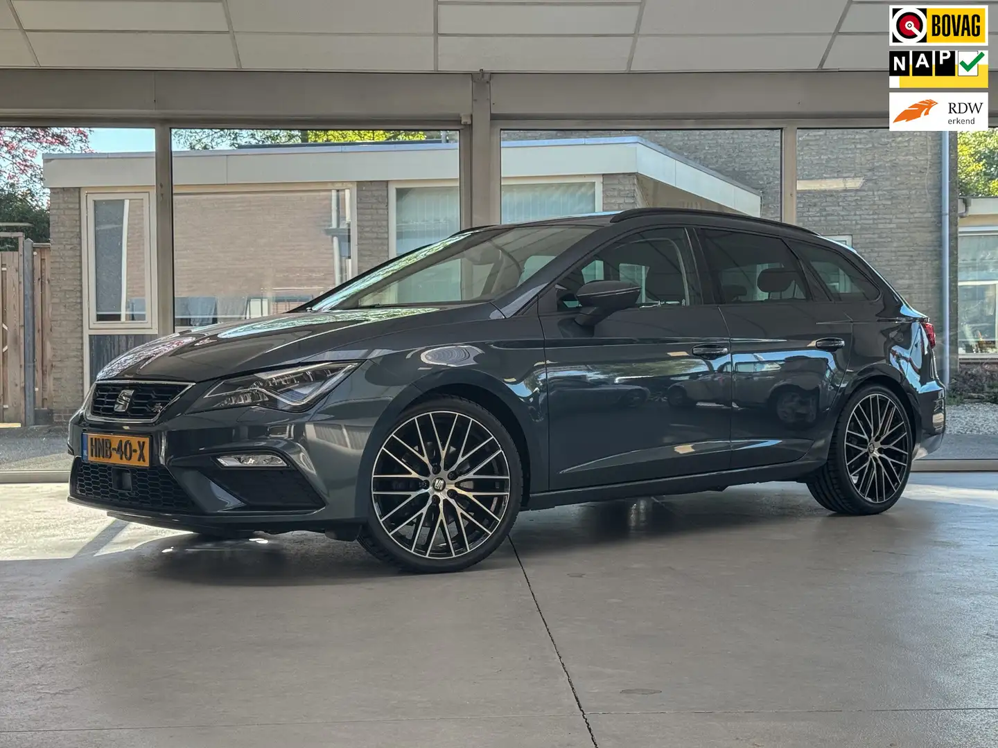 SEAT Leon ST 2.0 TSI FR Business Intense |Trekhaak|Led|Stoel Gris - 1