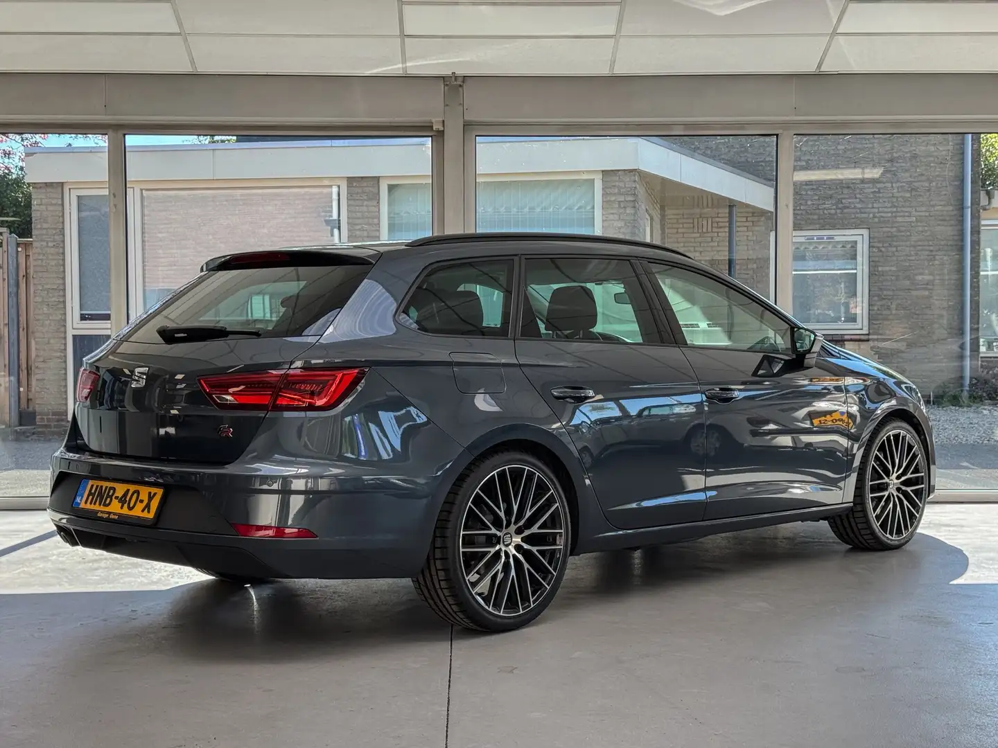 SEAT Leon ST 2.0 TSI FR Business Intense |Trekhaak|Led|Stoel Gris - 2