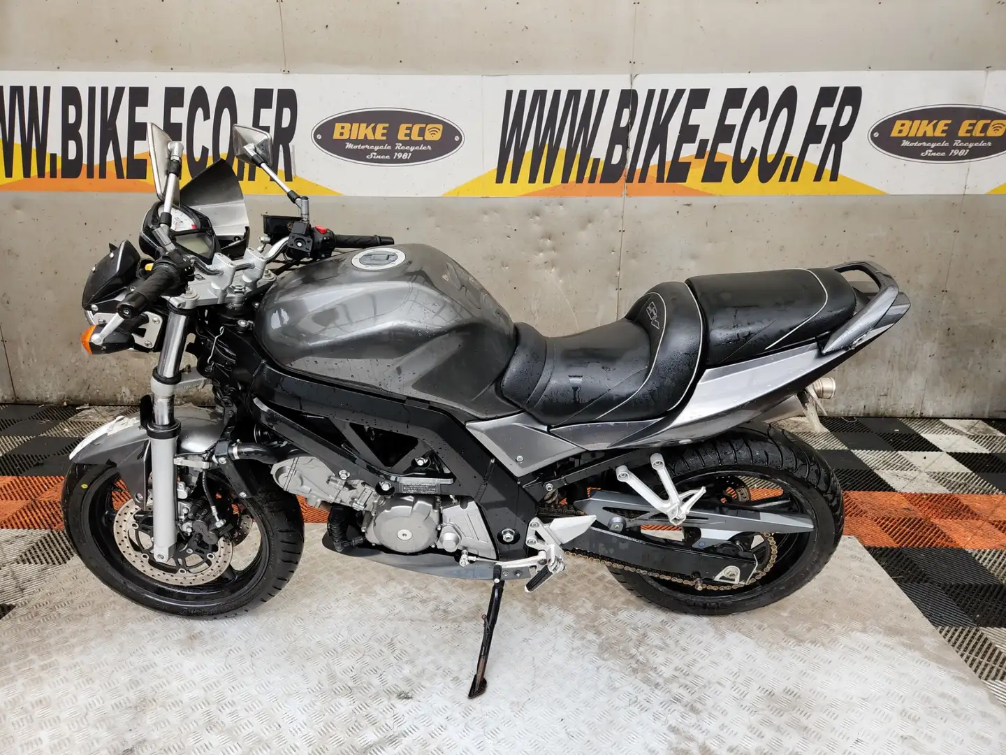 Suzuki SV 650 Šedá - 2