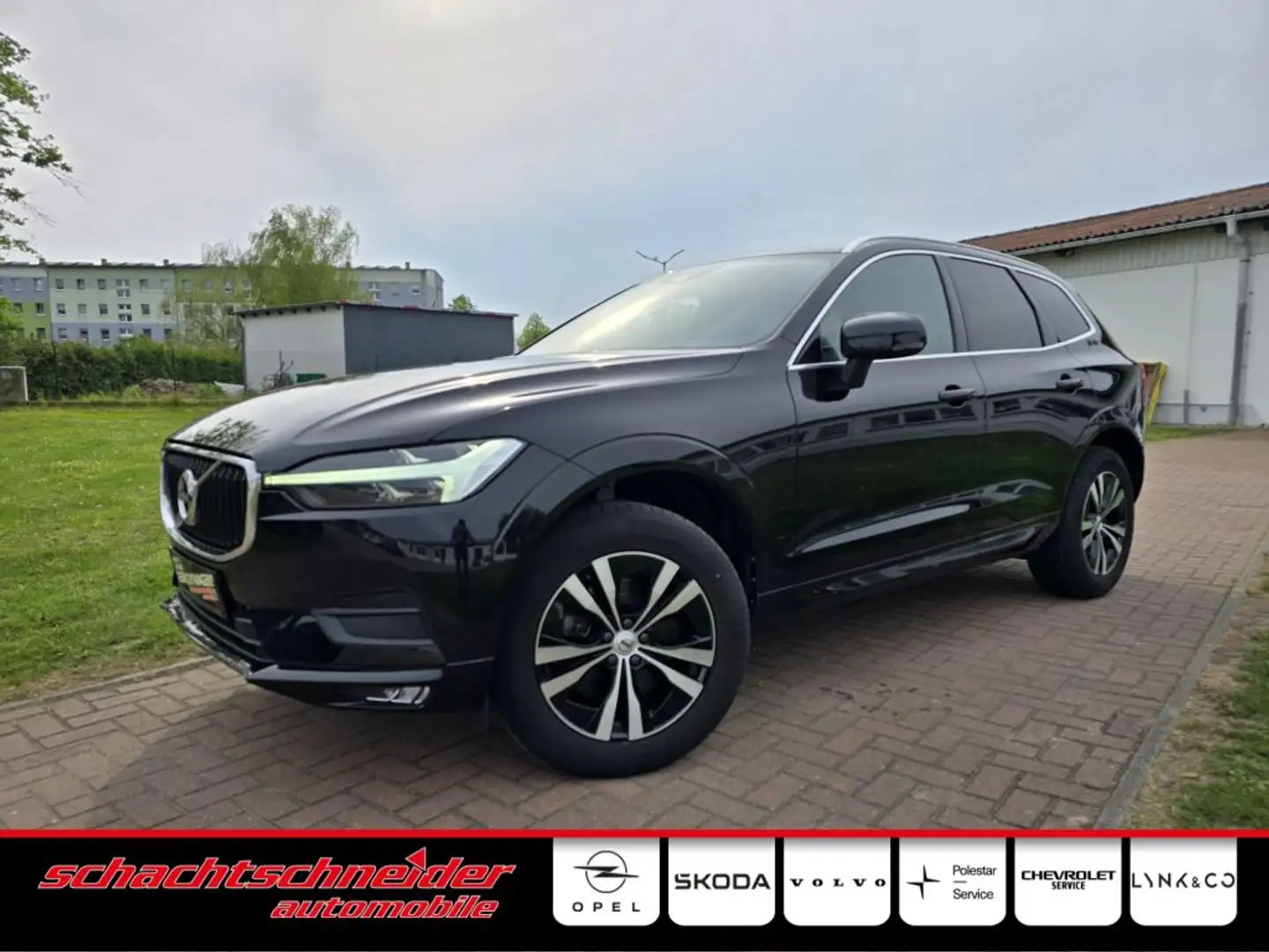 Volvo XC60 B4 D Geartr. Momentum Pro+AHZV+BLIS+Navi Schwarz - 1