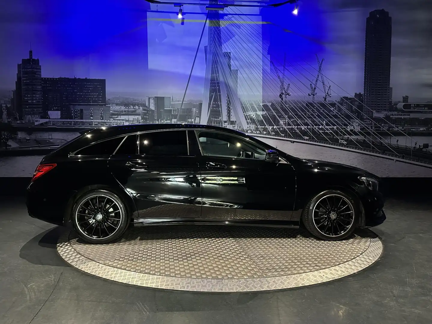 Mercedes-Benz CLA 180 Shooting Brake Ambition *AMG-Line*LED* Schwarz - 2