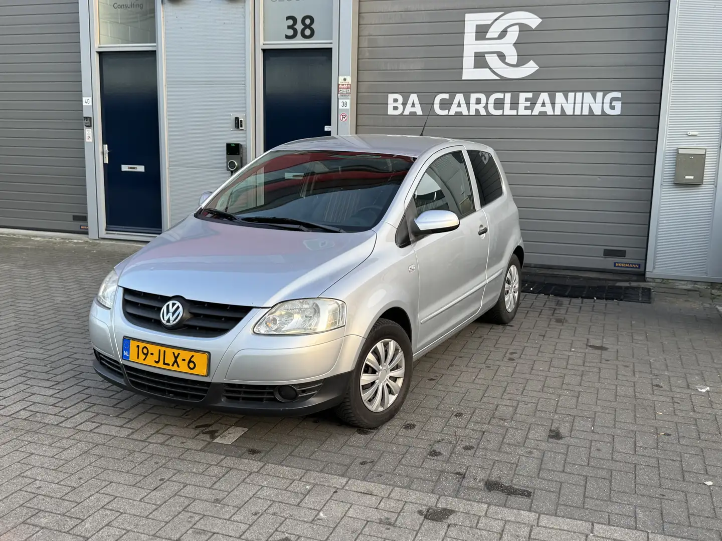 Volkswagen Fox 1.4 Trendline Grijs - 1
