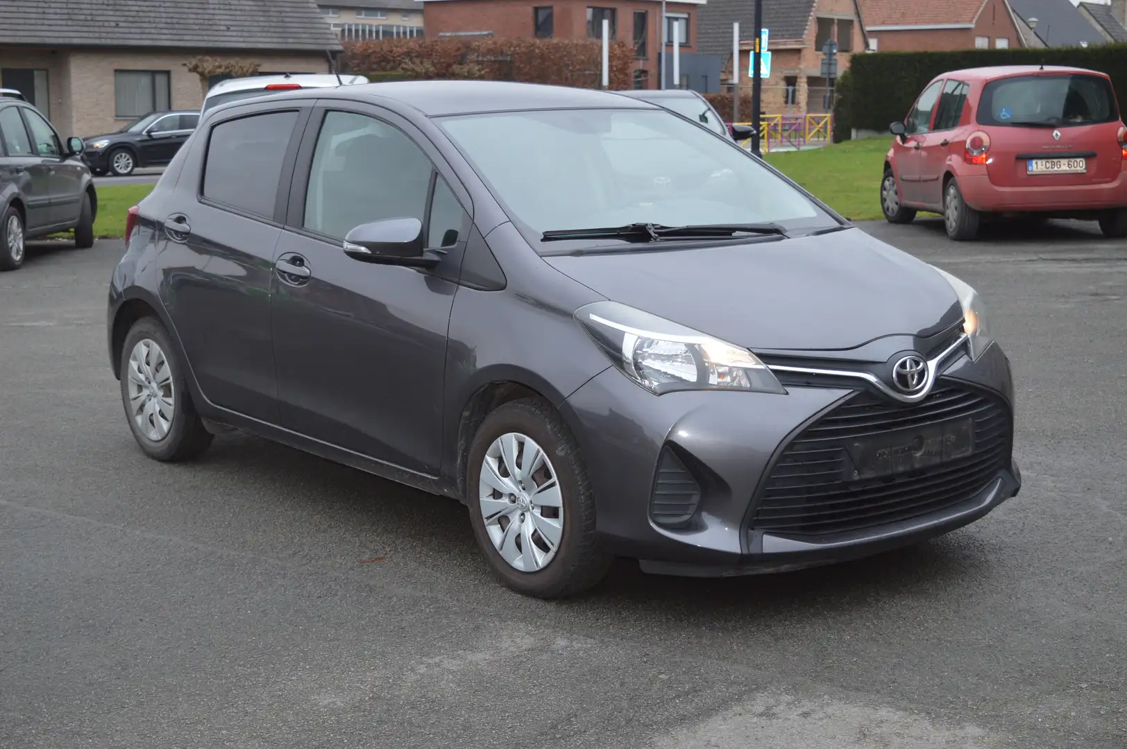 Toyota Yaris Yaris 1.33i VVT-i Active and pack Live 2 Gris - 2