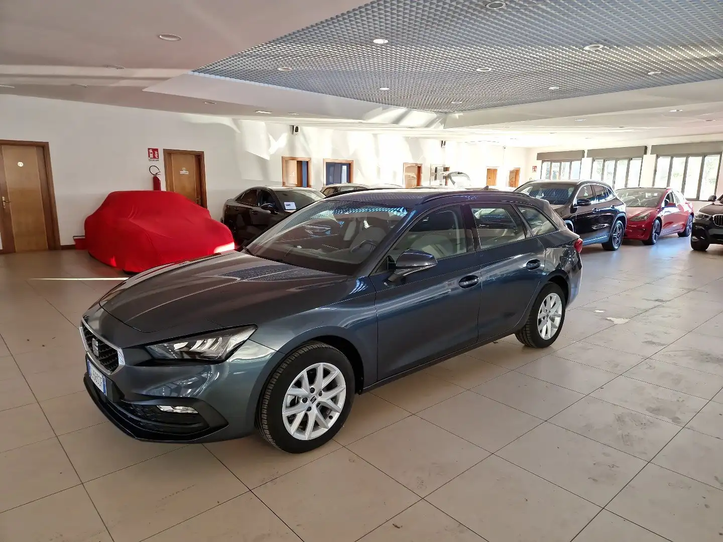SEAT Leon Sportstourer 1.0 eTSI 110cv DSG FariLED Cruise DAB Gris - 1