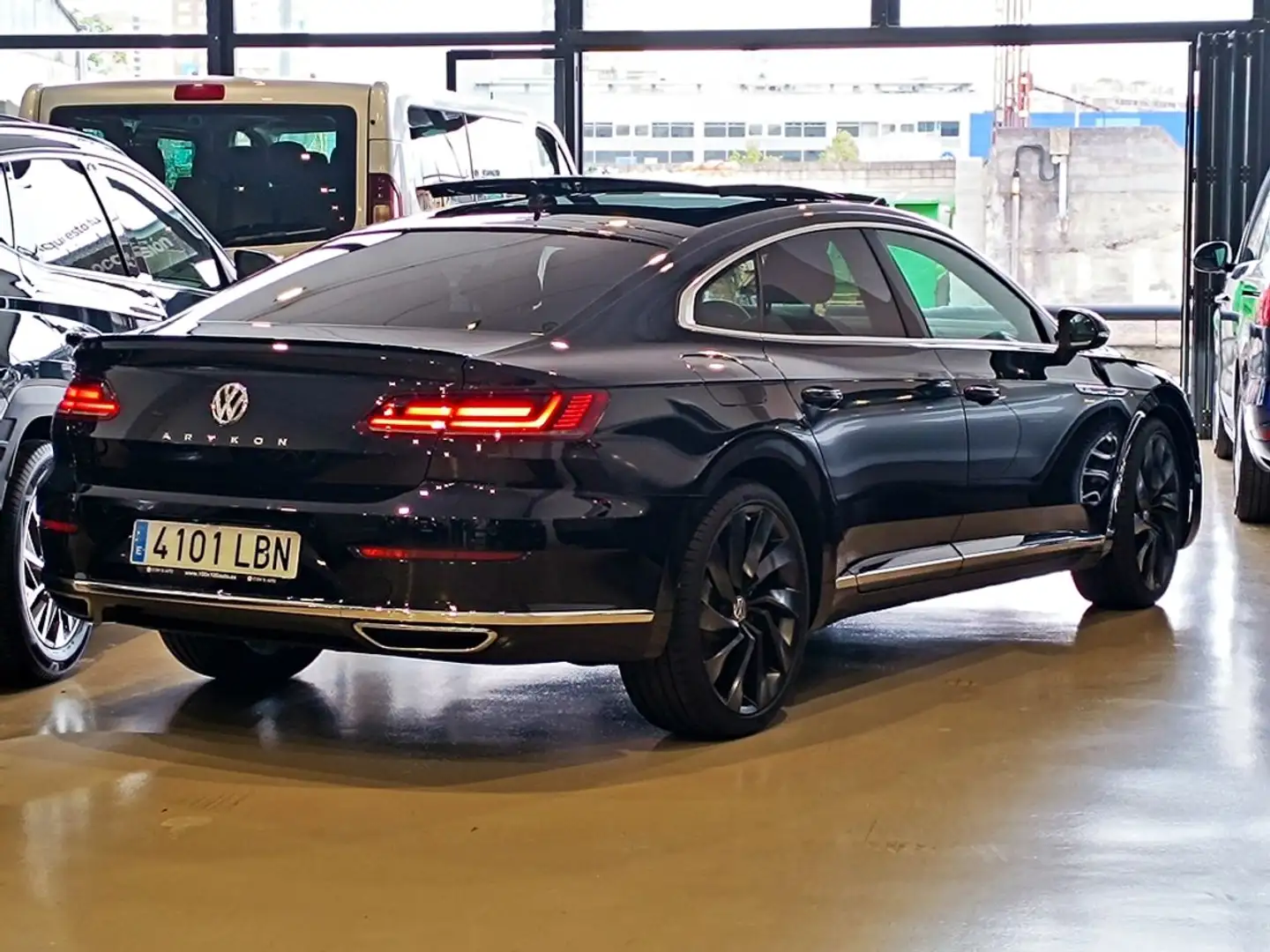 Volkswagen Arteon 2.0TDI R-Line DSG7 140kW Schwarz - 2