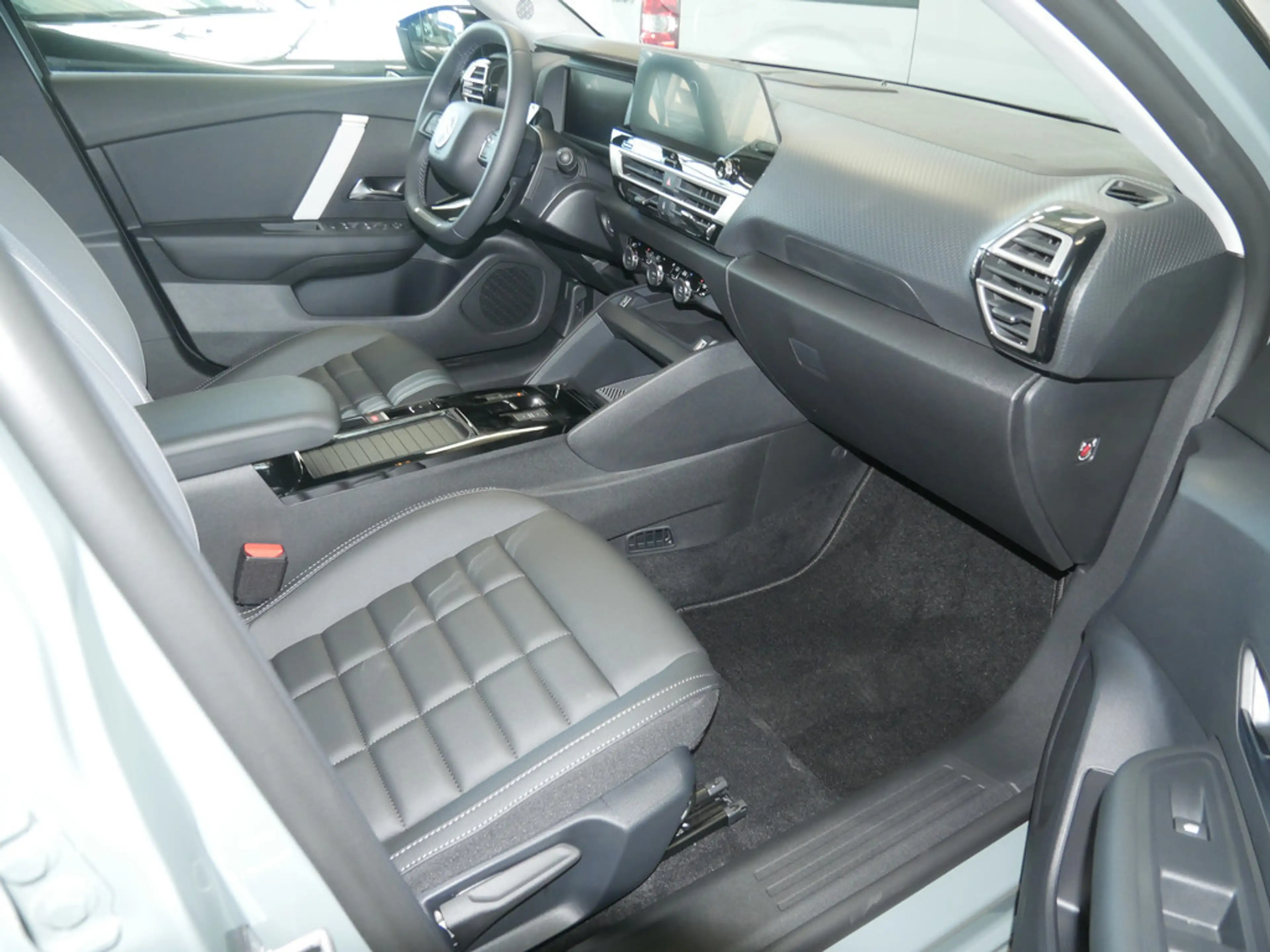 Citroen E-C4 Electric — photo 2