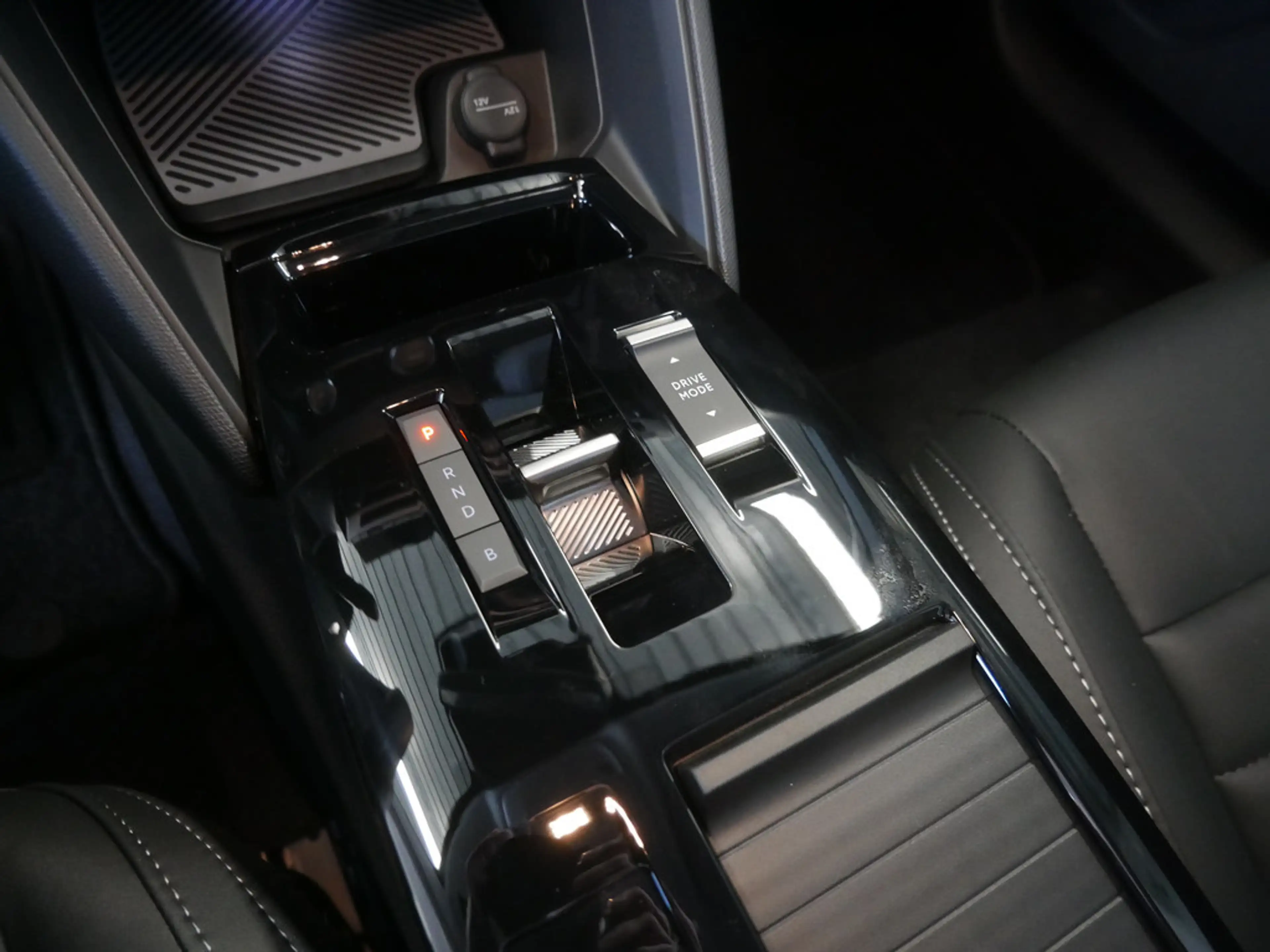Citroen E-C4 Electric — photo 12