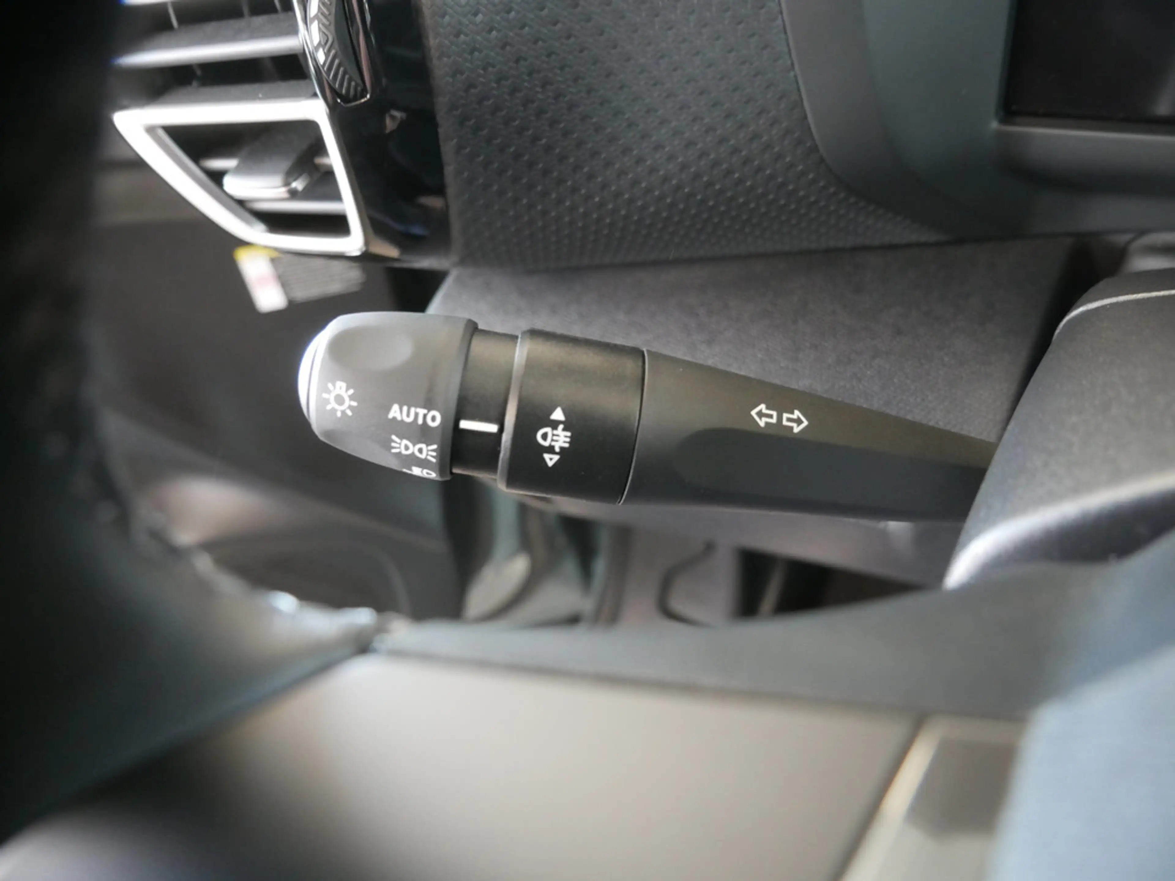 Citroen E-C4 Electric — photo 13