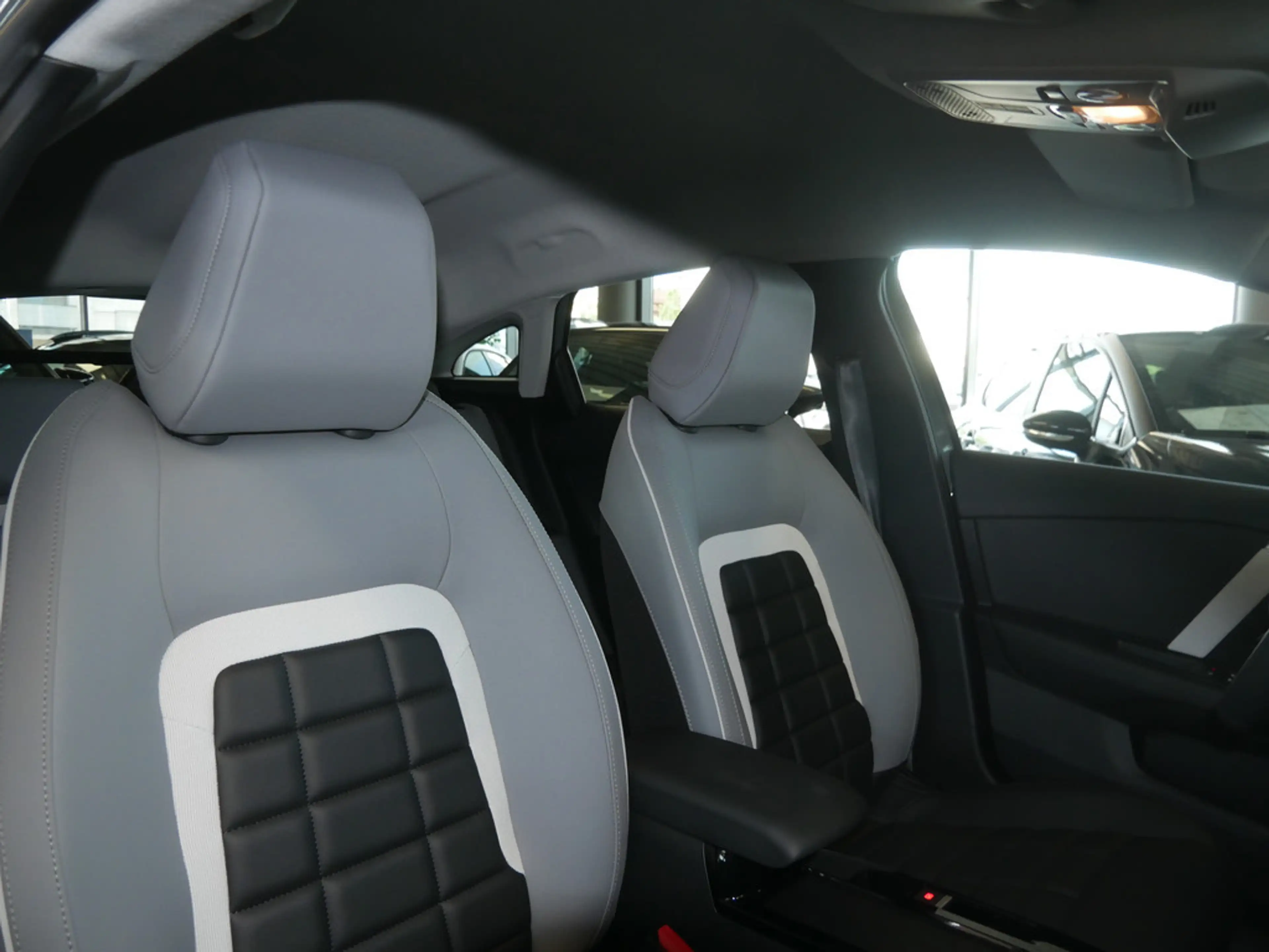 Citroen E-C4 Electric — photo 14