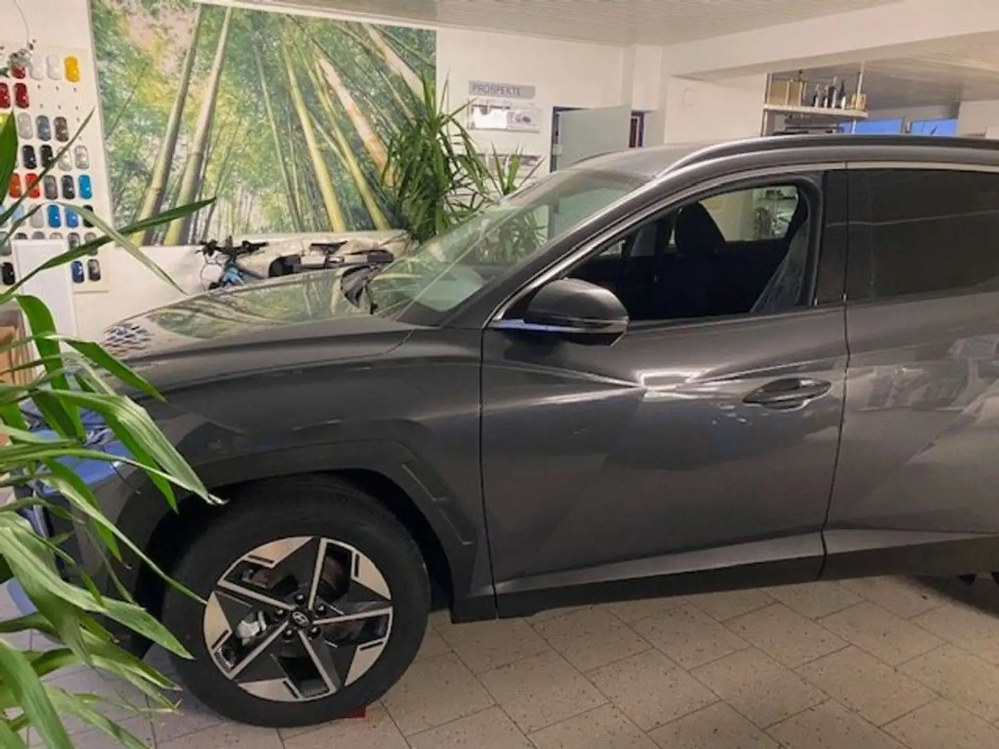 Hyundai TUCSON NX4 GO 1,6 T-GDI 2 WD Grau - 1