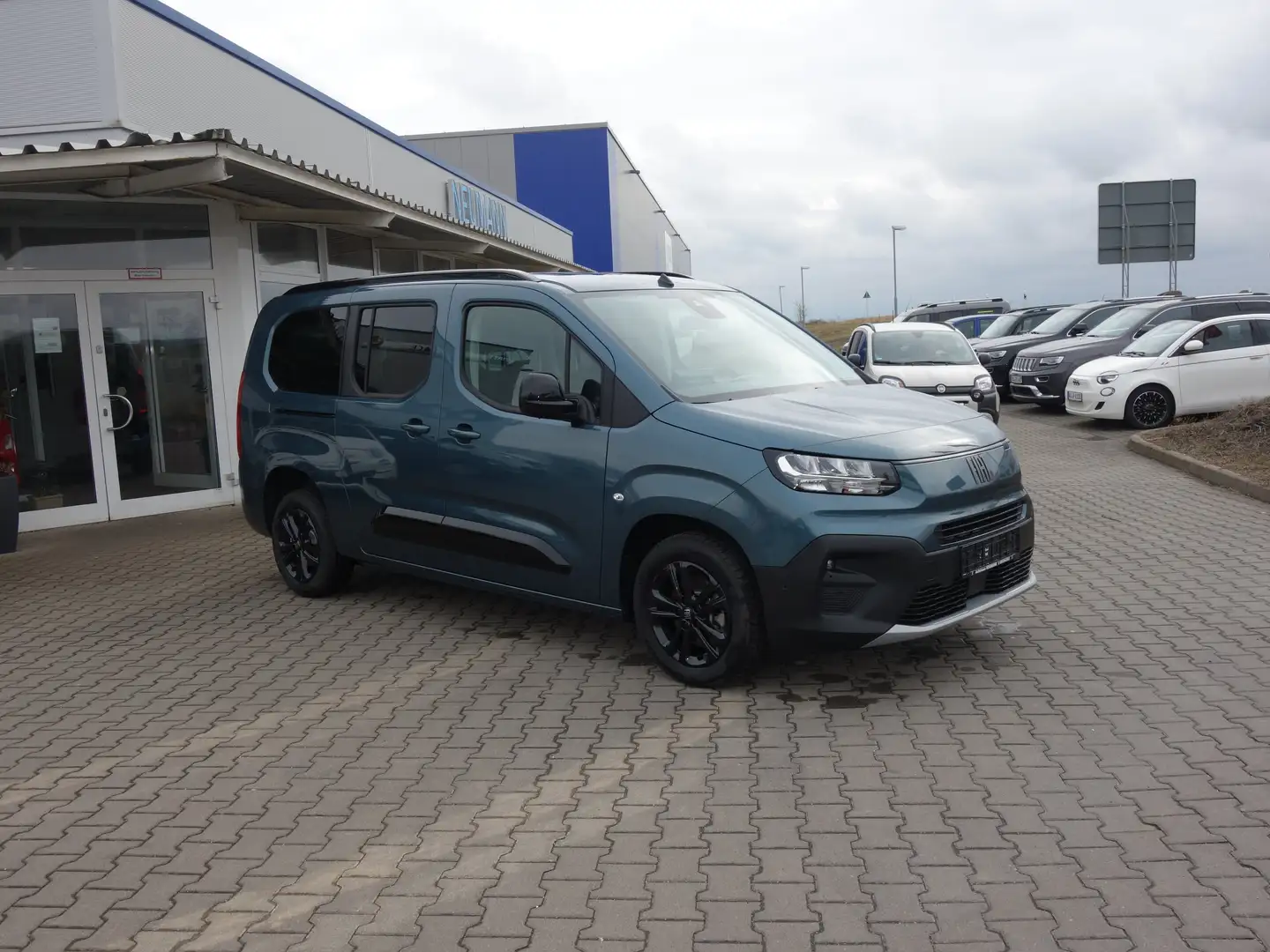 Fiat Doblo 1.5 BlueHDi L2 Autm. *7Sitze/LED/PDC/RfK/NSW/SHZ* Blau - 2