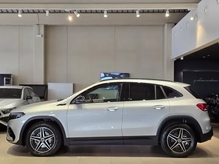 Mercedes-Benz EQA 250 2022, foto 13