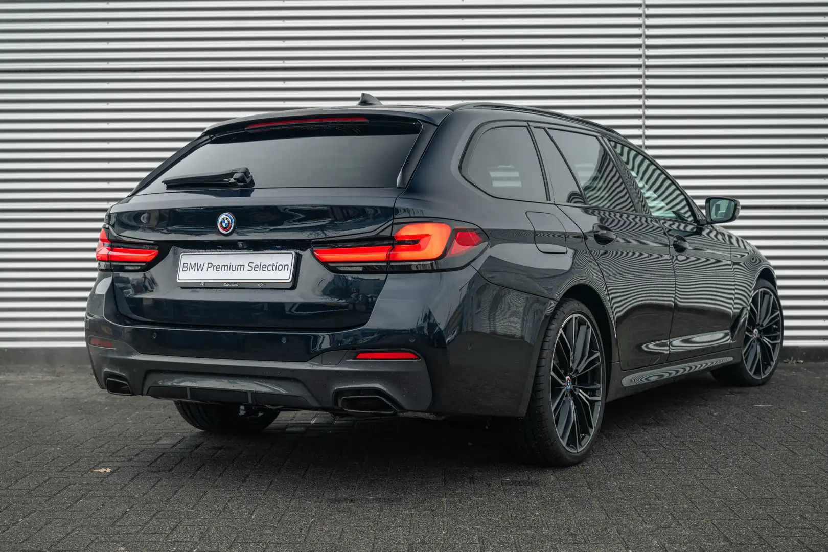 BMW 540 5 Serie Touring 540i xDrive High Executive M Sport Schwarz - 2