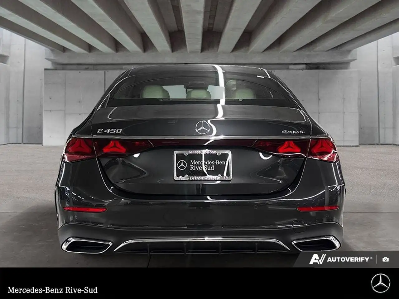 Mercedes-Benz E-Class снимка Mercedes-Benz E-Class
