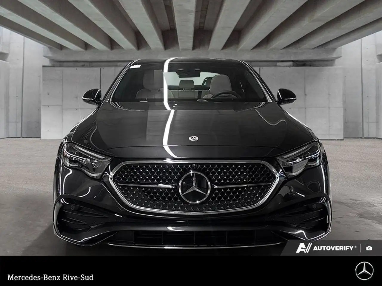 Mercedes-Benz E-Class снимка Mercedes-Benz E-Class