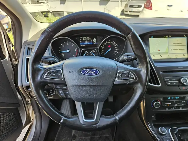 Ford Focus view 12