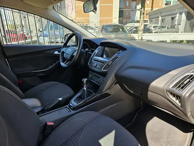 Ford Focus view 11