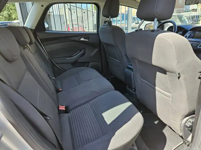 Ford Focus view 9
