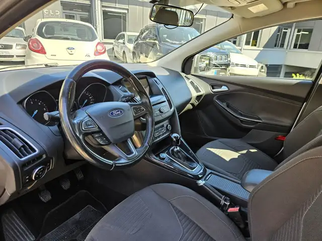 Ford Focus view 5