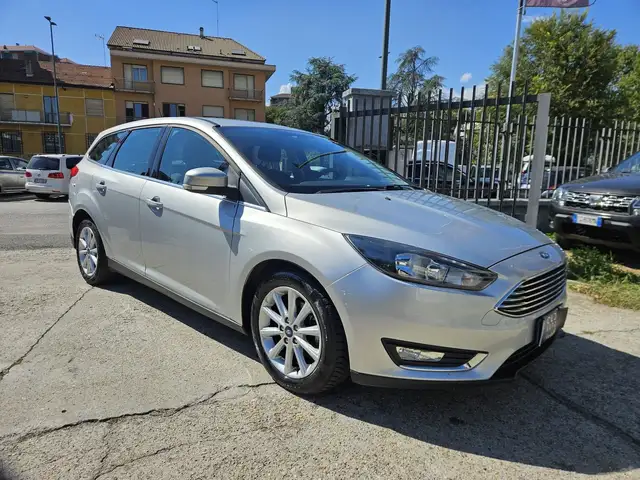 Ford Focus view 2