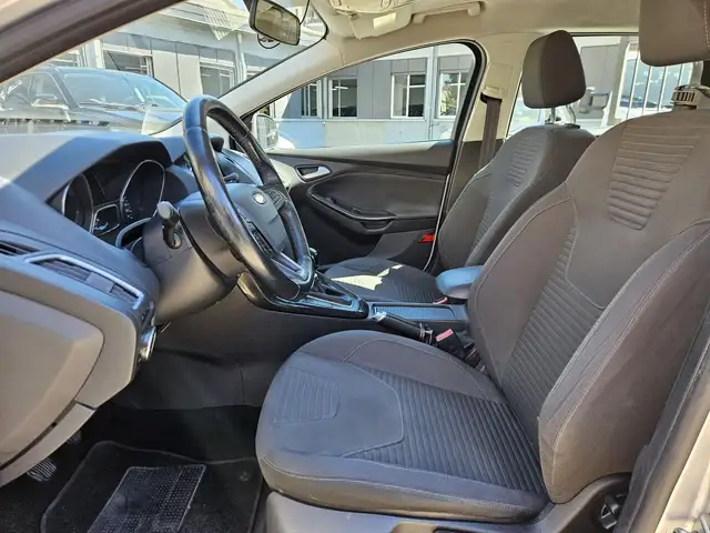 Ford Focus view 6