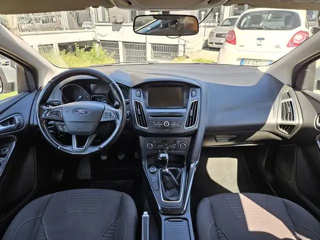 Ford Focus view 8