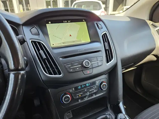 Ford Focus view 13
