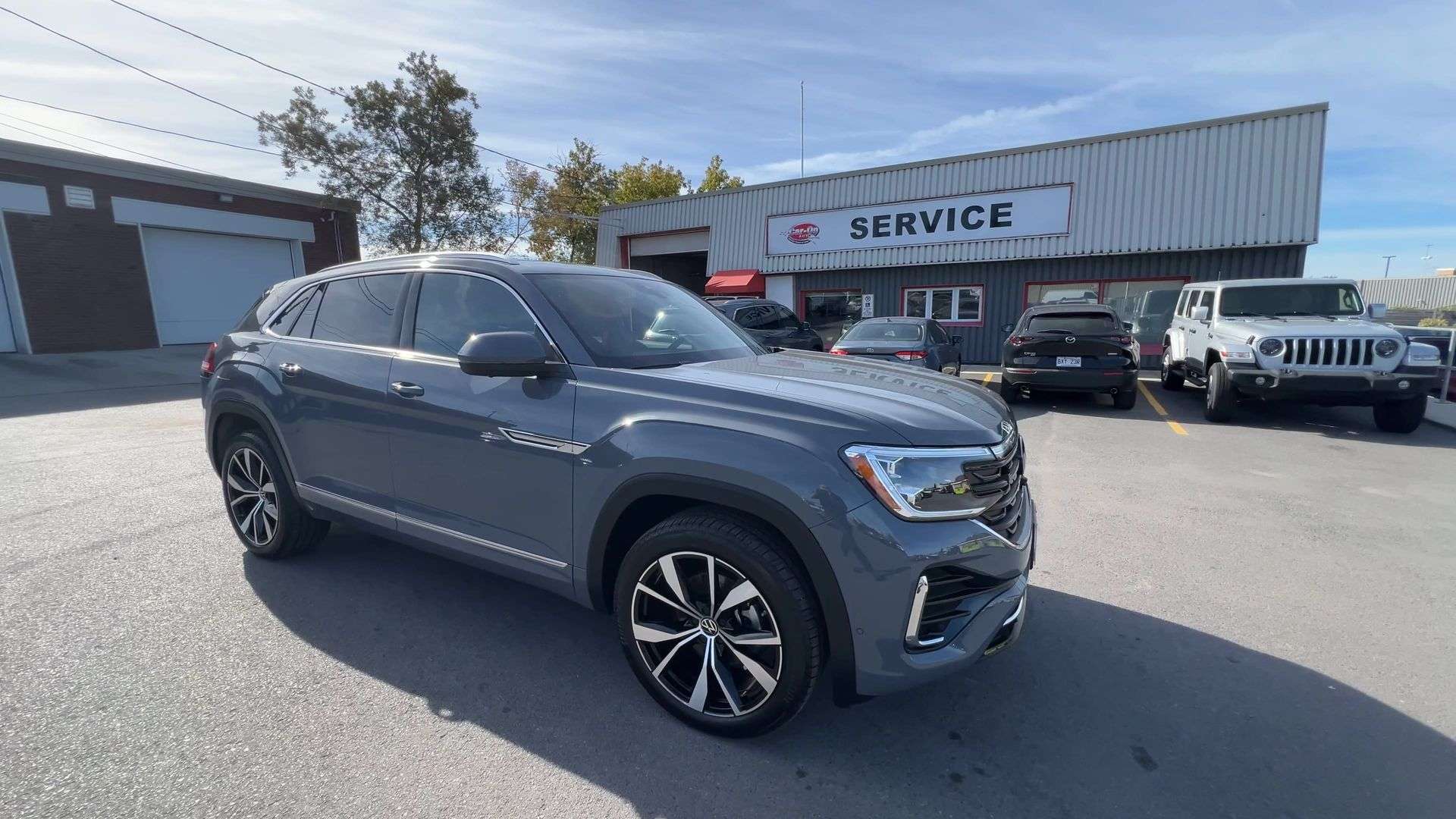 2026 Volkswagen Atlas EXCELINE R-LINE AWD | MASSAGE SEATS | PANO ROOF — снимка 2
