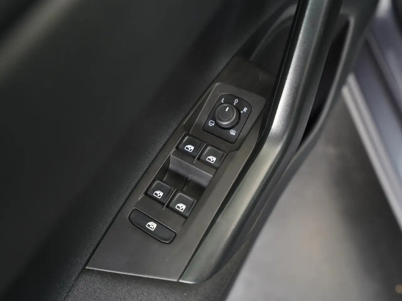 Volkswagen Polo 1.0 TSI Life Digital Cockpit Apple/Android Car, миниатюра 26