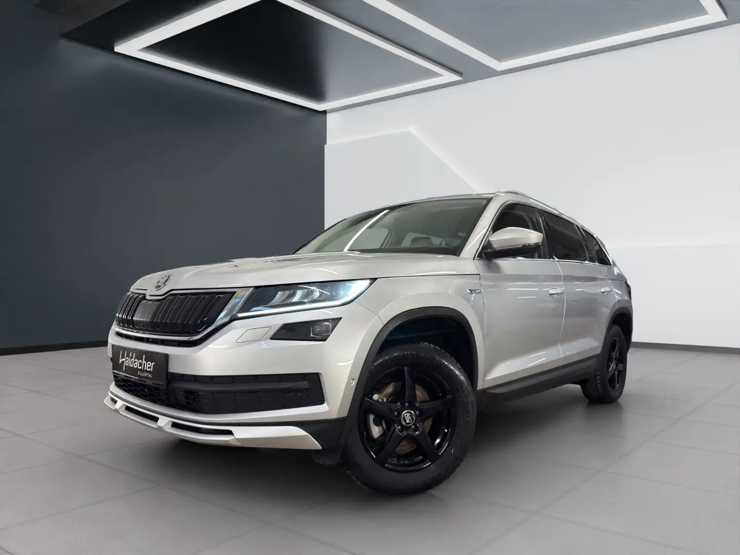 Skoda Kodiaq 2.0 TDI 4x4 DSG Scout AUT Grau - 1