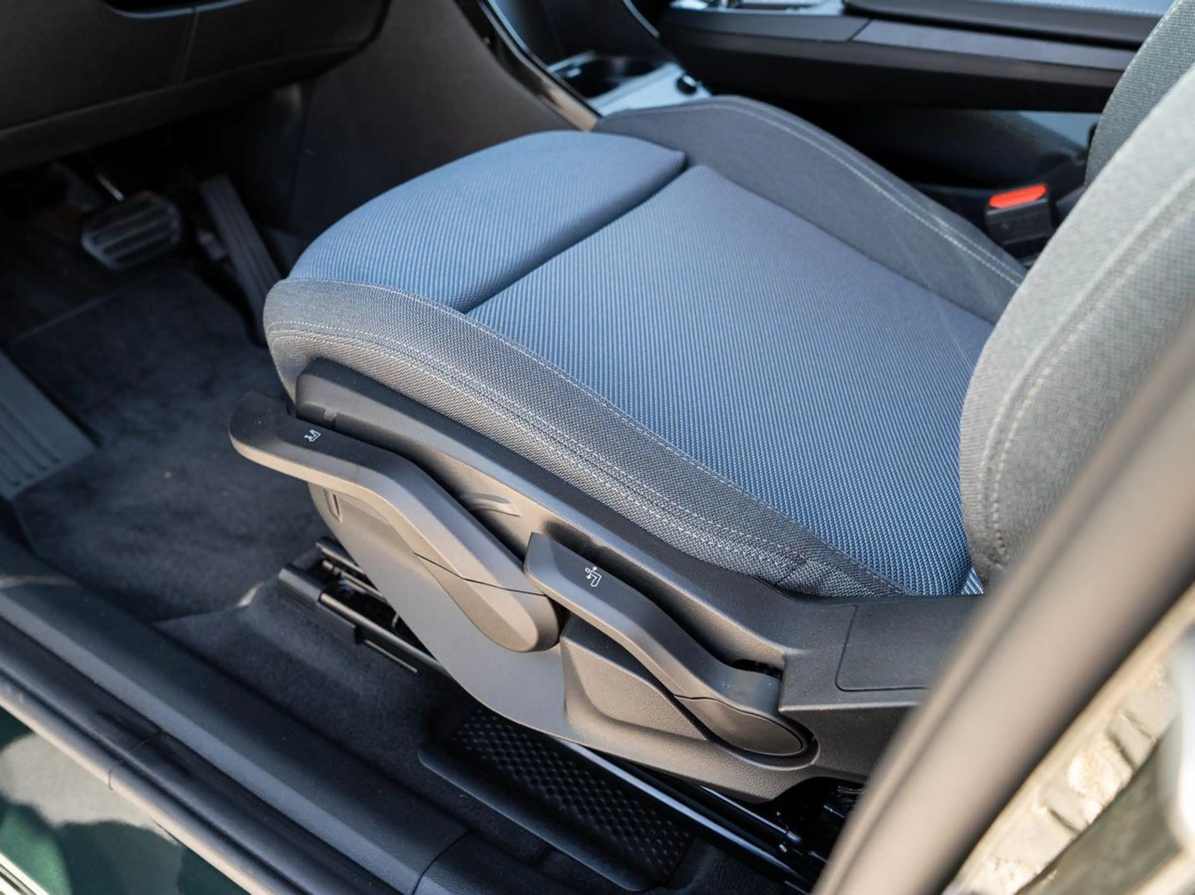BMW 220 220i Active Tourer AHK PANO SpSitze RFK ShadowL — photo 9