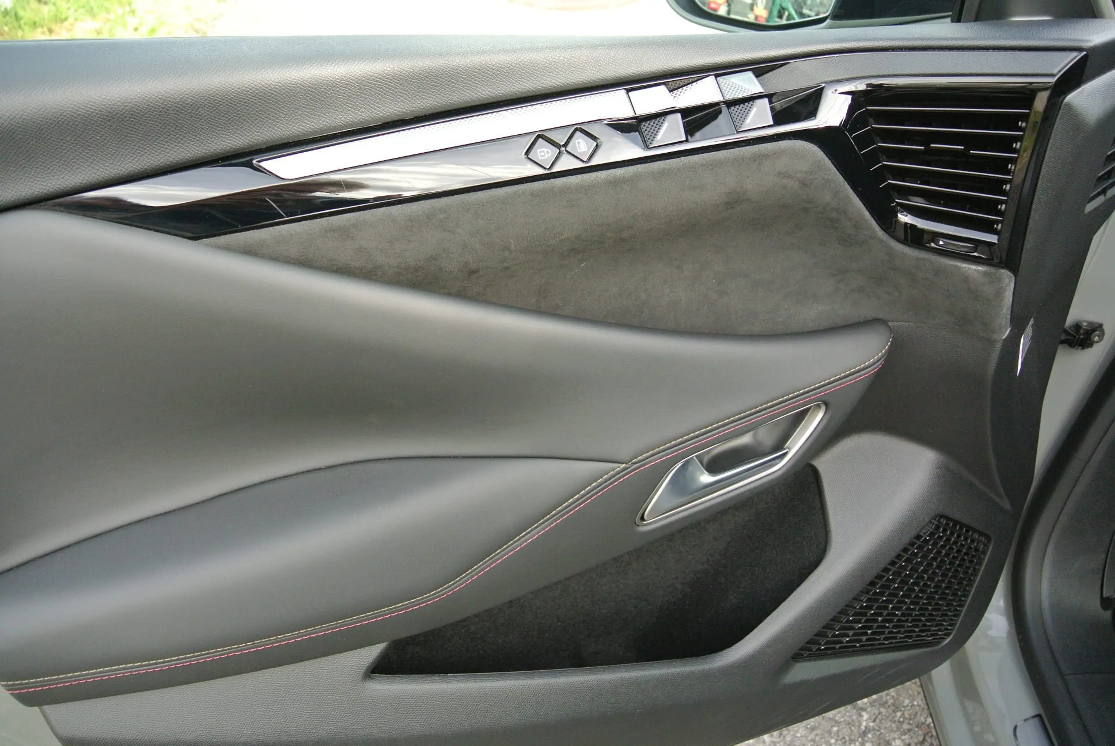 DS Automobiles DS 4 HDI130 Eat8 Aut. ** Performance Line ** Matrix-LED — photo 12