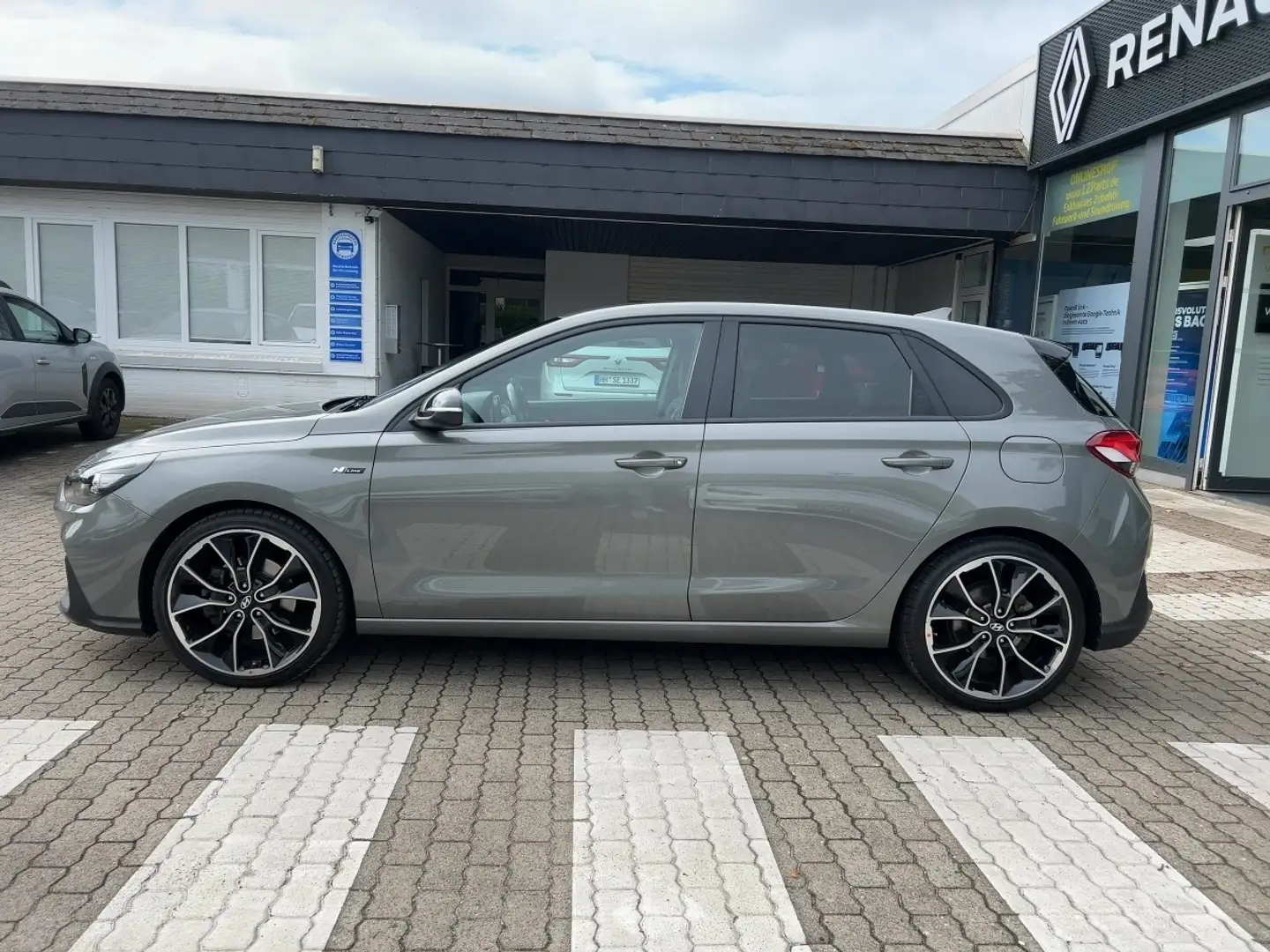 Hyundai i30 1.4 N.Line Automatik Klima,Isofix,SHZ,Navi Grau - 2