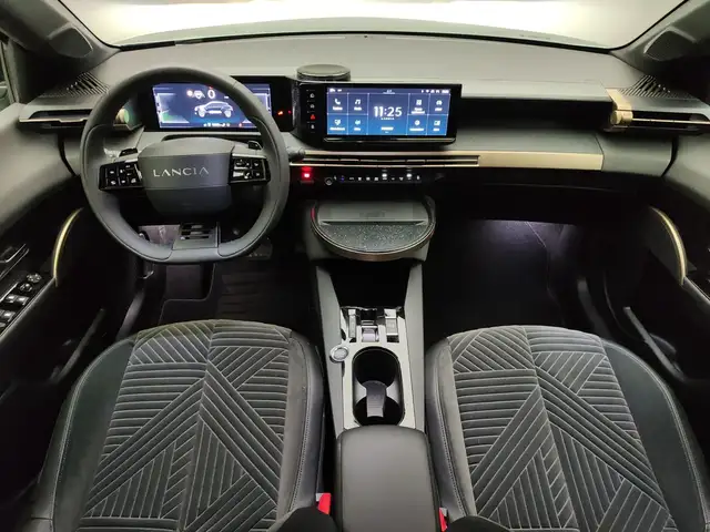 Lancia Ypsilon view 9