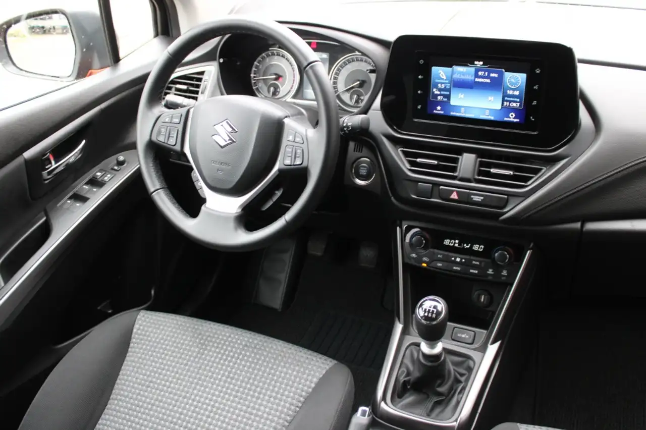 Suzuki S-Cross 2024