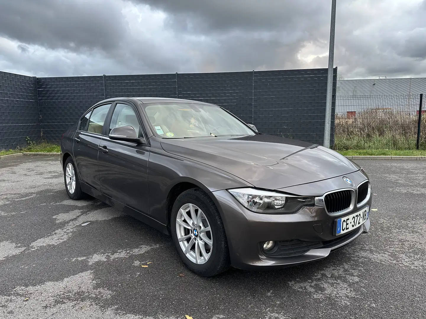BMW 318 318d 143 ch 114 g Business - 1