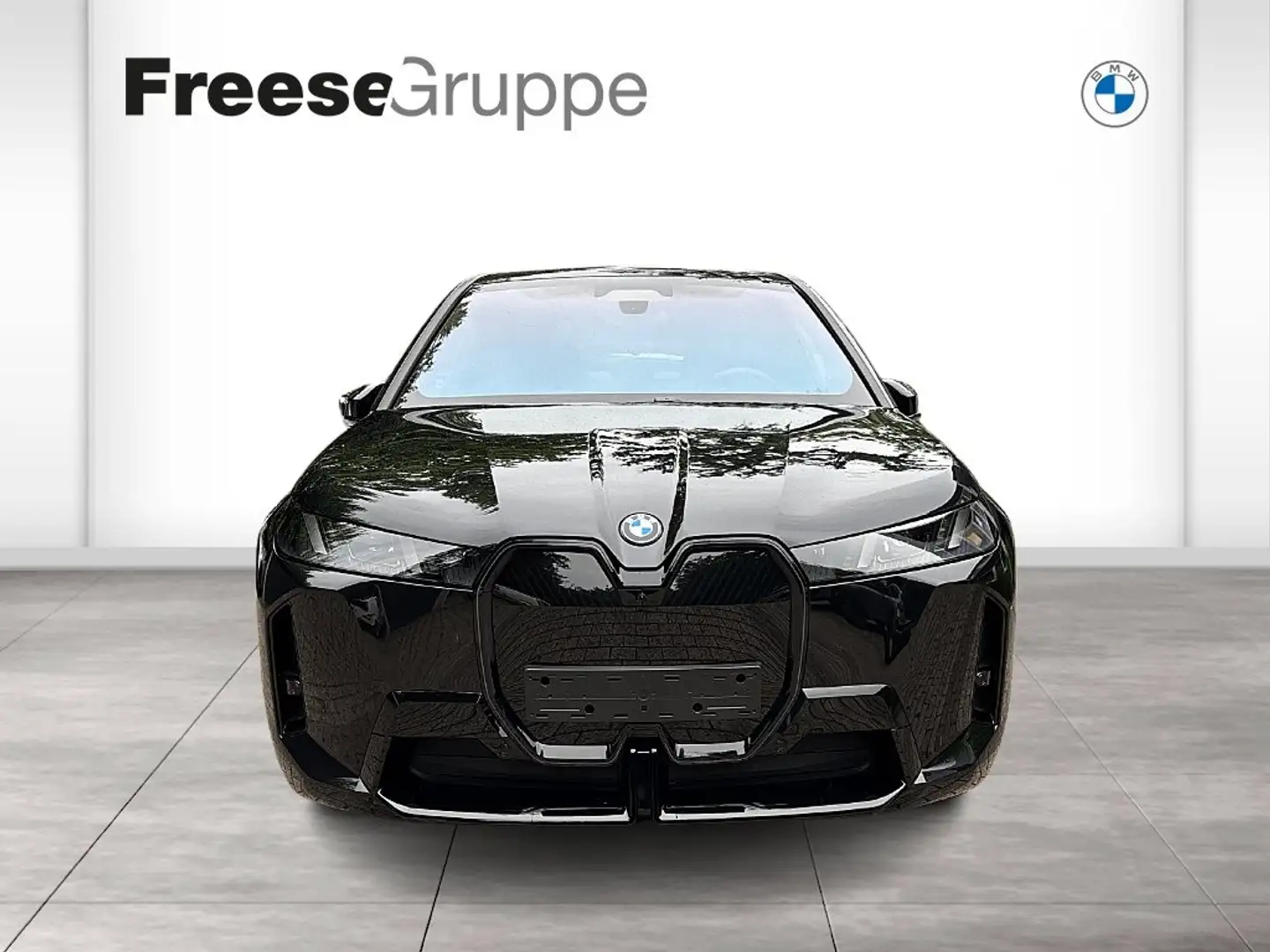 BMW iX xDrive45 Schwarz - 2