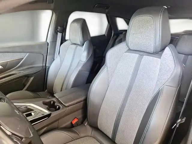Peugeot 3008 view 9