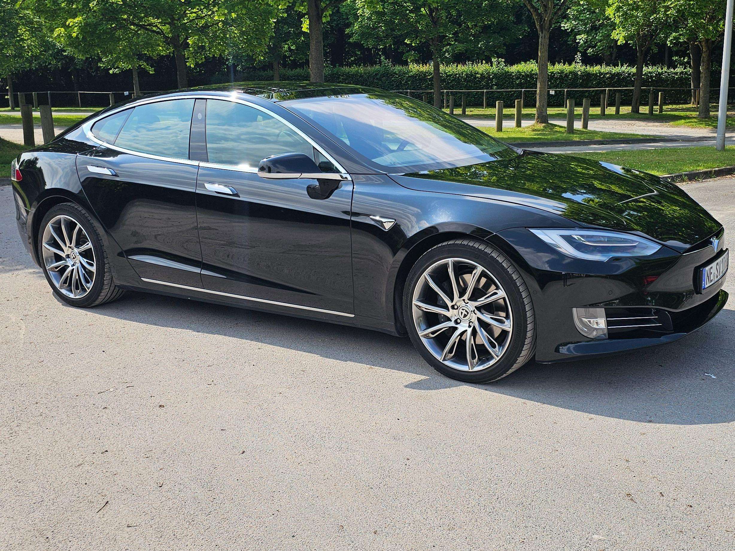 Second hand Tesla Model S electro