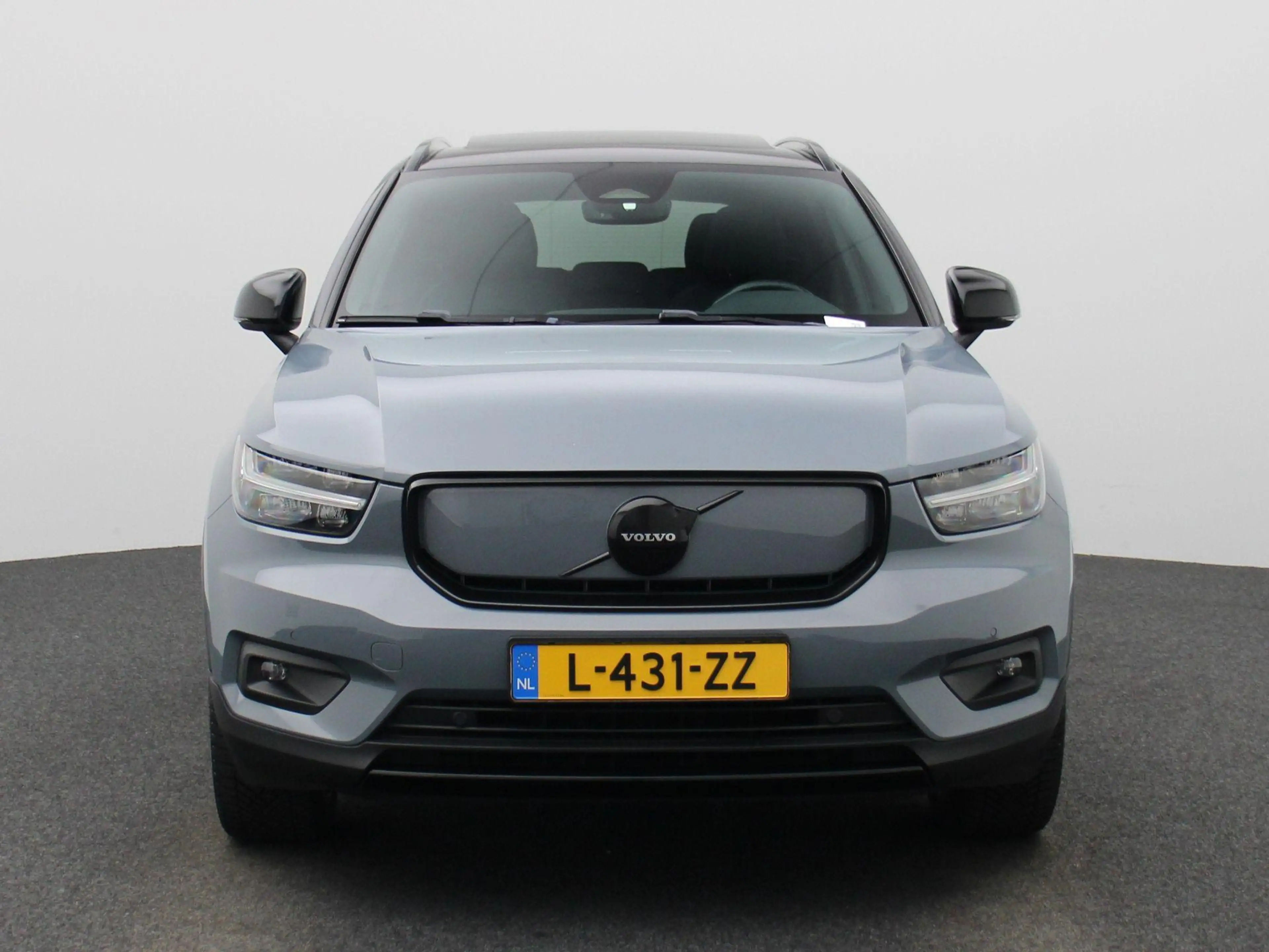 Volvo XC40 Recharge P8 AWD R-Design | Wordt Verwacht | Apple — photo 3