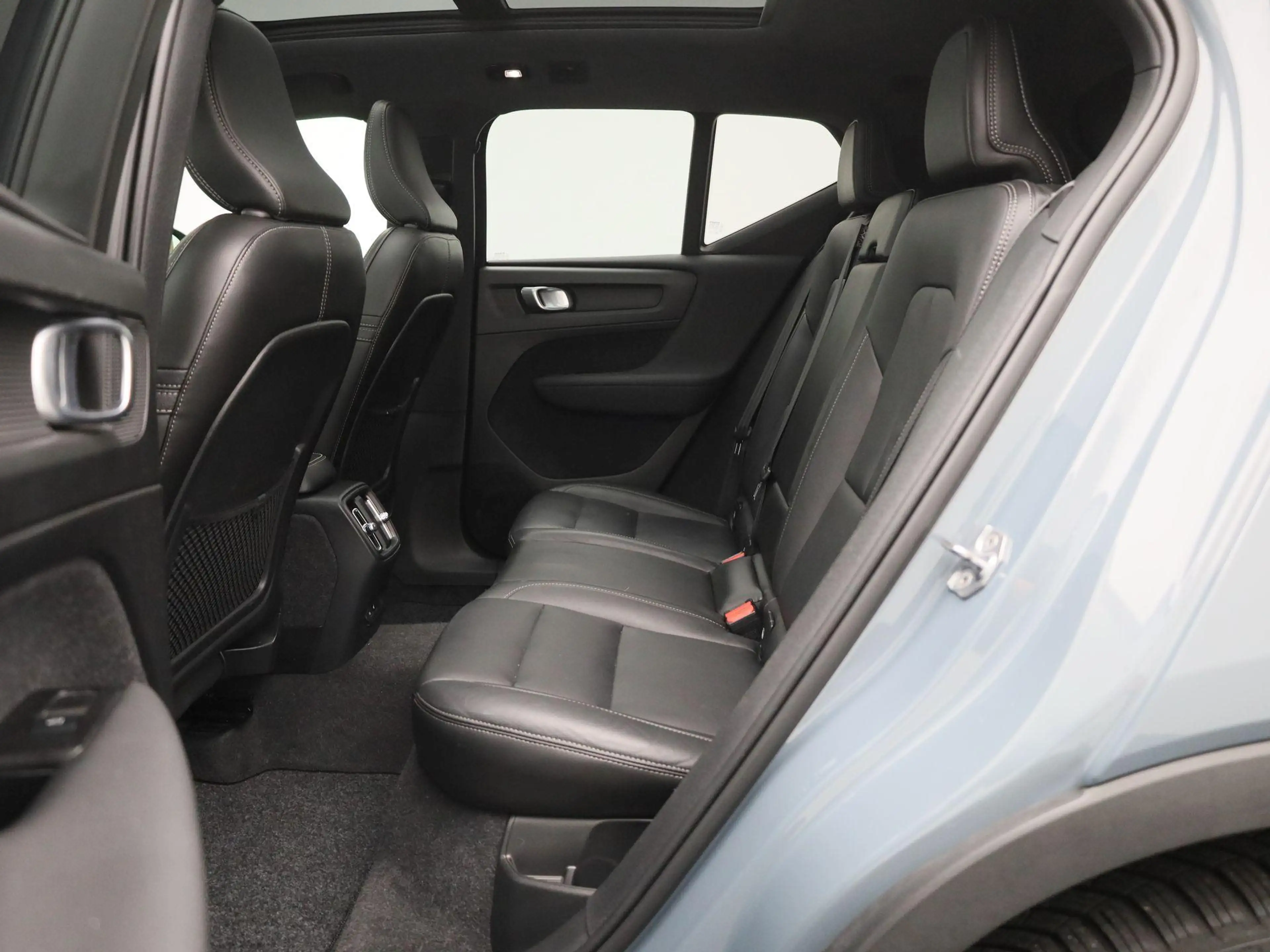 Volvo XC40 Recharge P8 AWD R-Design | Wordt Verwacht | Apple — photo 13